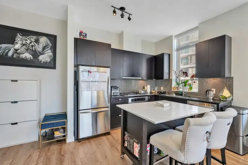 301 121 BREW STREET - photo 3 of 27
