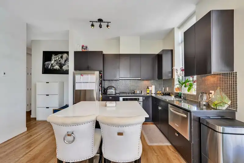 301 121 BREW STREET - photo 4 of 27