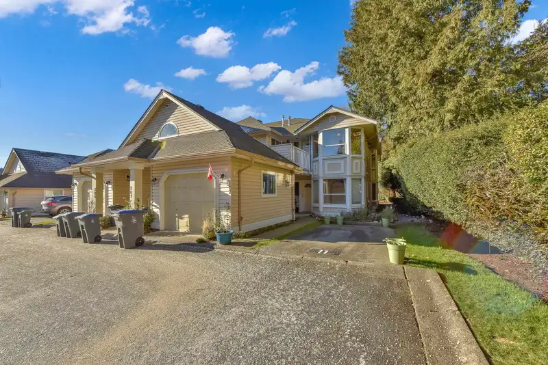 207 16031 82 AVENUE - photo 1 of 28