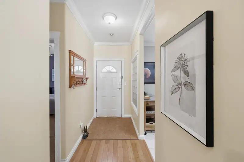 301 20680 56 AVENUE - photo 4 of 27