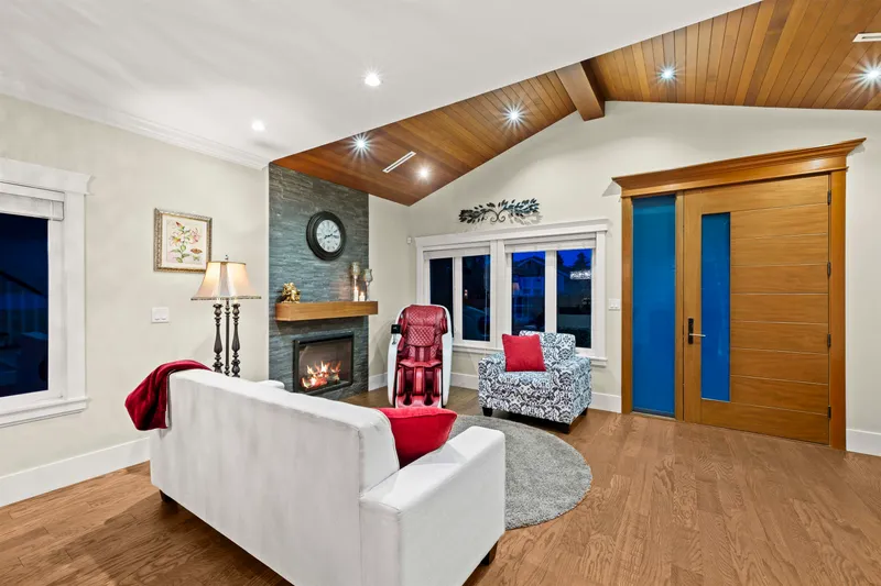 8841 STEGAVIK COURT - photo 3 of 25