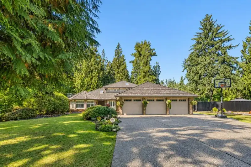 11 23100 129 AVENUE - photo 1 of 40
