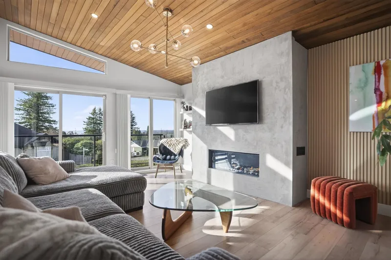 33777 4 AVENUE - photo 2 of 25