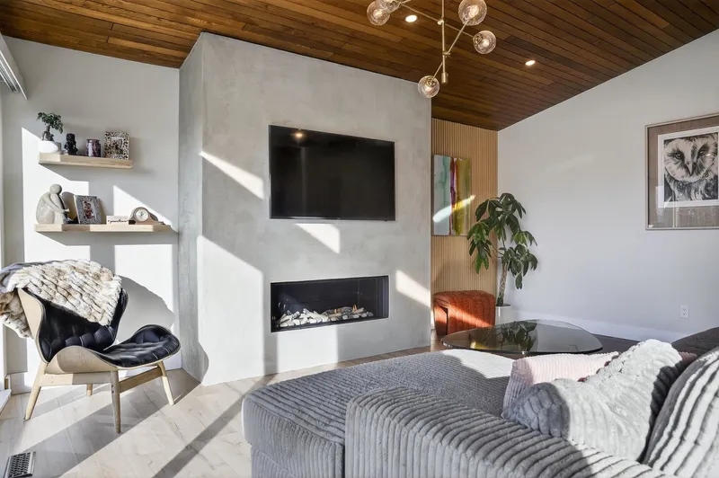 33777 4 AVENUE - photo 3 of 25