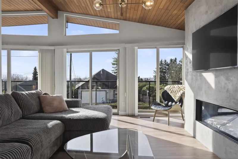 33777 4 AVENUE - photo 4 of 25