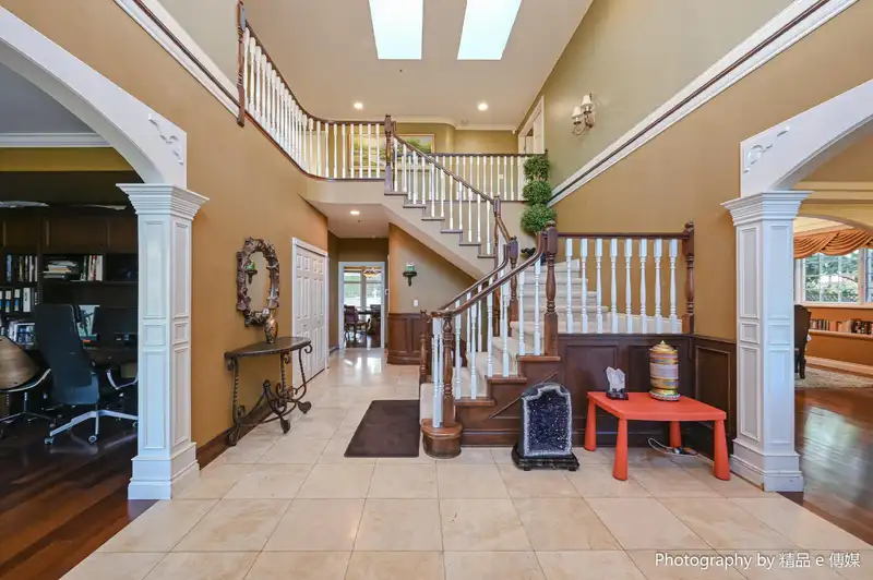 1368 MINTO CRESCENT - photo 3 of 16