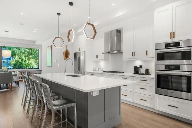 629 E 4TH STREET - photo 3 of 40