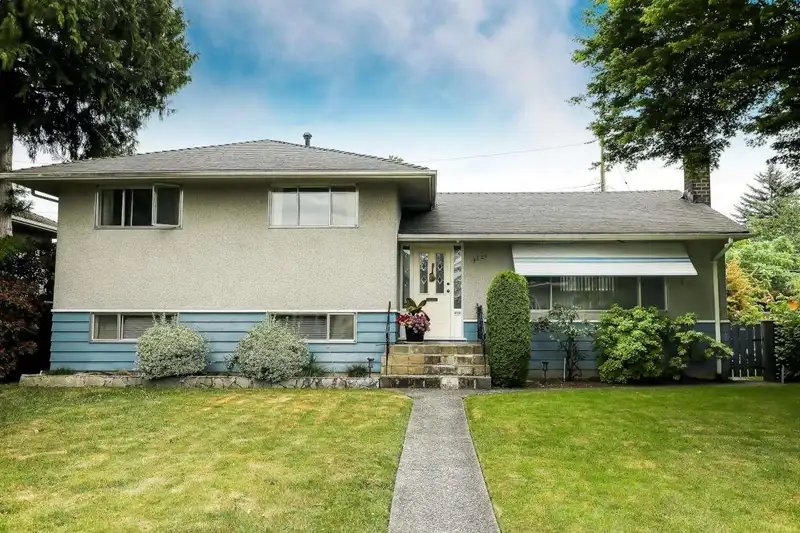 9720 129 STREET - photo 1 of 34