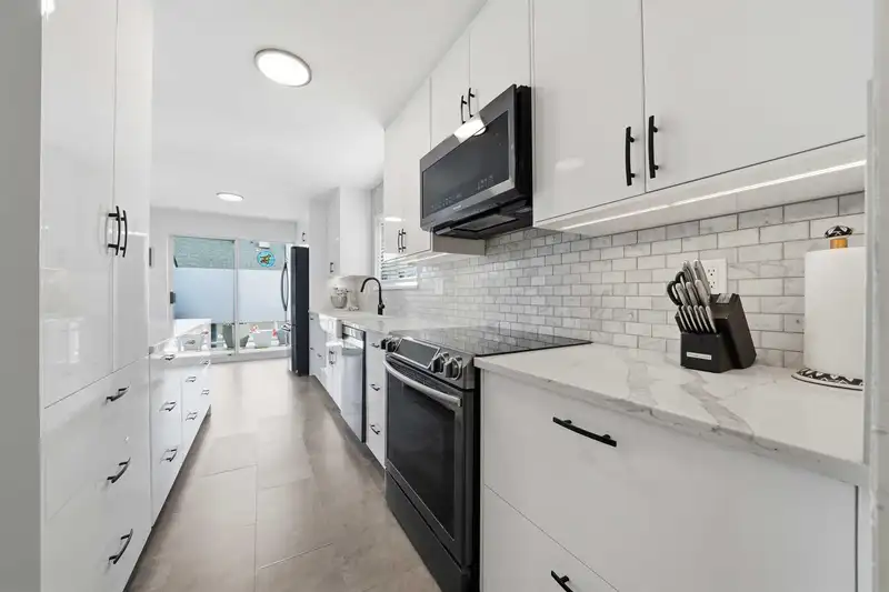 14 6250 48A AVENUE - photo 4 of 31