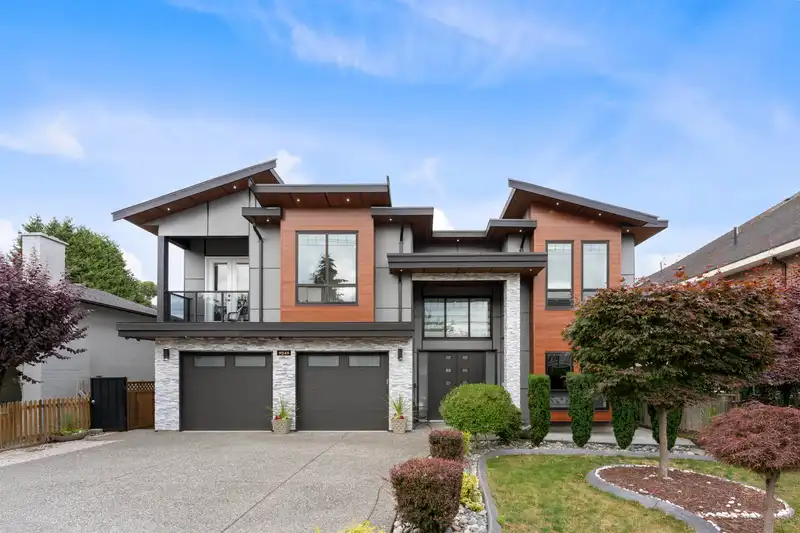 9248 124 STREET - photo 1 of 39