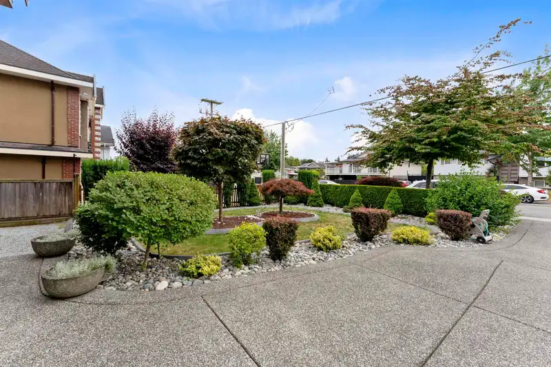 9248 124 STREET - photo 4 of 39