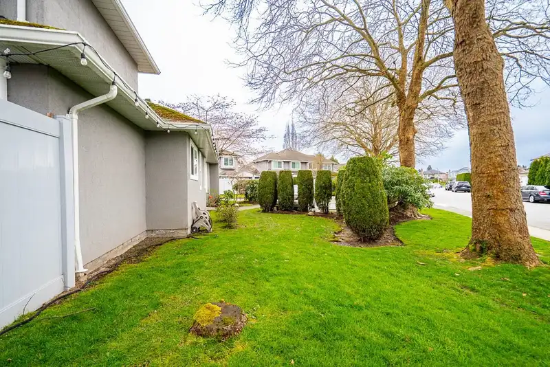 30 9731 CAPELLA DRIVE - photo 4 of 33