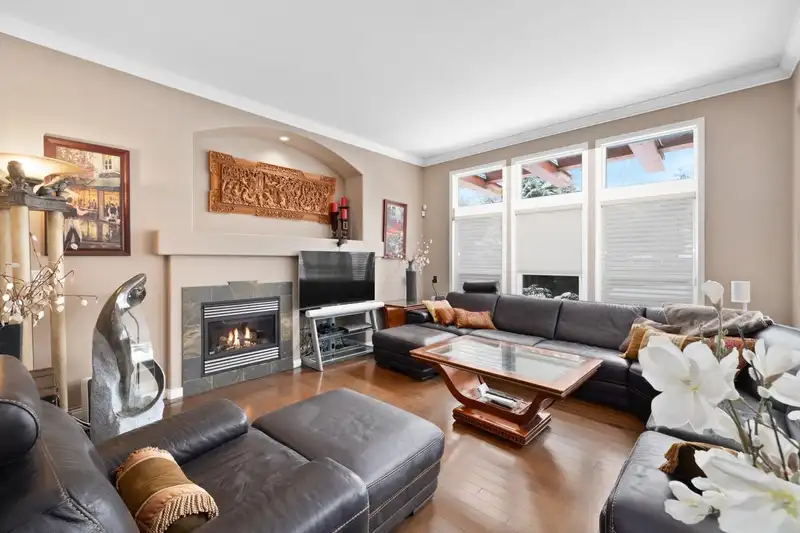 3485 150B STREET - photo 4 of 35