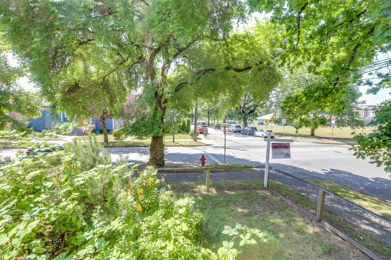 2305 TURNER STREET - photo 4 of 17