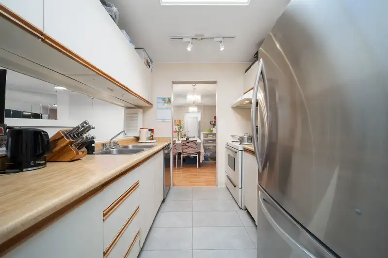305 7511 MINORU BOULEVARD - photo 3 of 25