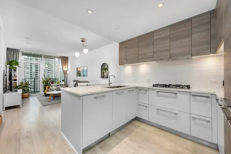 1711 7388 KINGSWAY STREET - photo 1 of 24