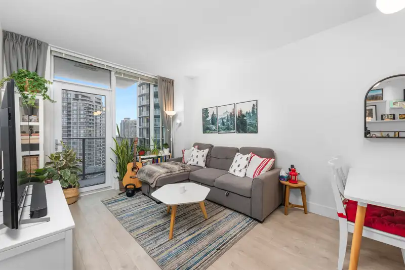 1711 7388 KINGSWAY STREET - photo 3 of 24