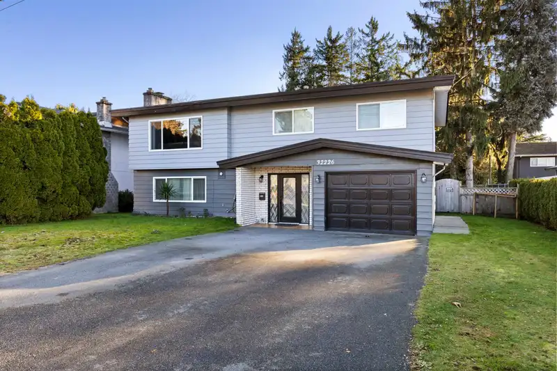 32226 EMERALD AVENUE - photo 2 of 40