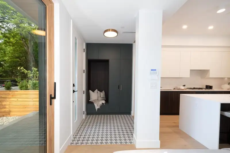 3 3120 W 11TH AVENUE - photo 4 of 24