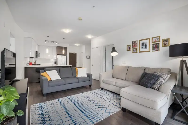 217 22 E ROYAL AVENUE - photo 2 of 27