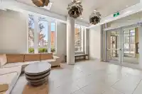 301 7333 MURDOCH AVENUE - thumbnail 4