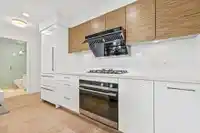 301 7333 MURDOCH AVENUE - thumbnail 9