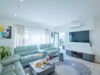 202 2331 KELLY AVENUE - thumbnail 1