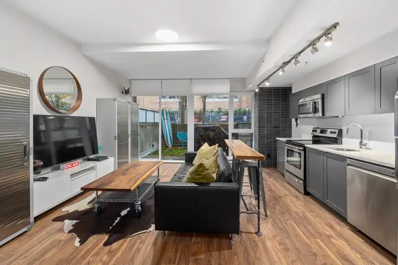 101 2511 QUEBEC STREET - photo 3 of 25