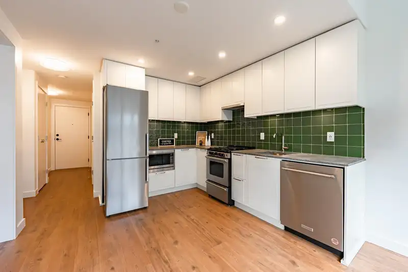 402 648 LEA AVENUE - photo 3 of 25