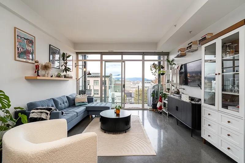 417 256 E 2ND AVENUE - photo 2 of 20