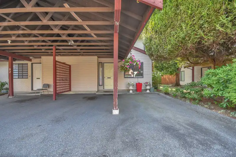 91 13880 74 AVENUE - photo 1 of 25