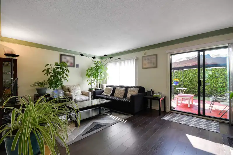 91 13880 74 AVENUE - photo 2 of 25
