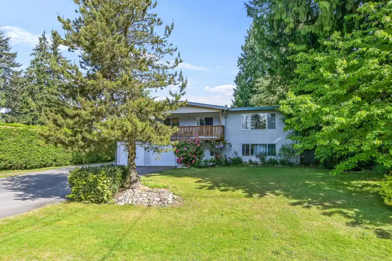 20663 39 AVENUE - photo 2 of 35