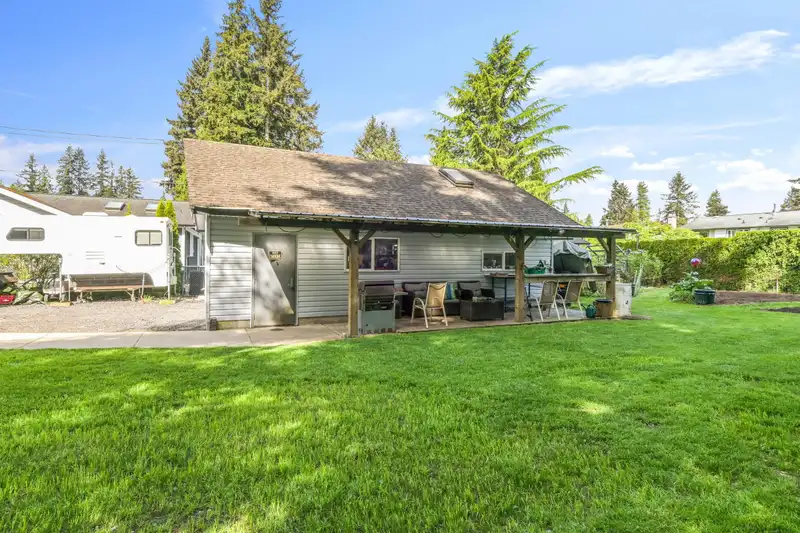 20663 39 AVENUE - photo 4 of 35