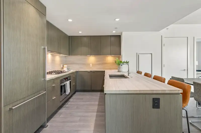 907 112 E 13TH STREET - photo 3 of 40
