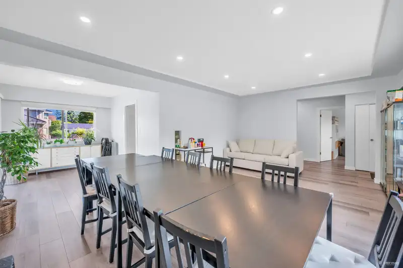 1047 MILFORD AVENUE - photo 3 of 24