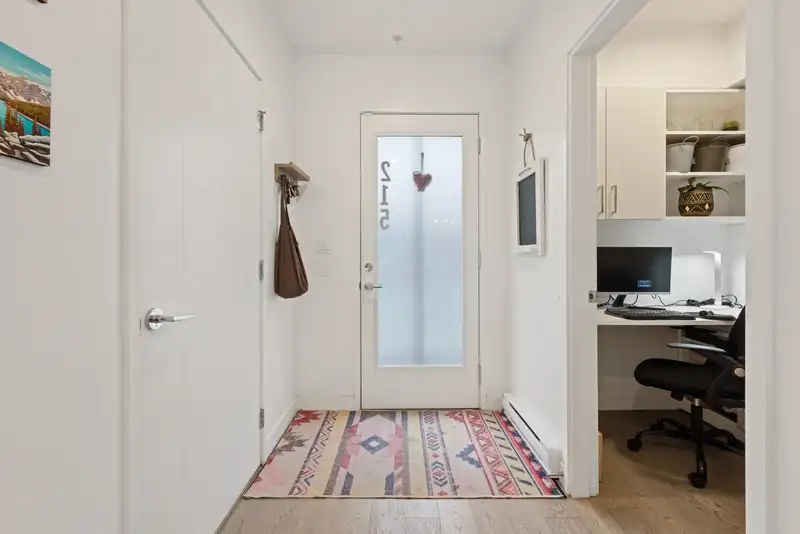 215 311 E 16TH AVENUE - photo 2 of 34