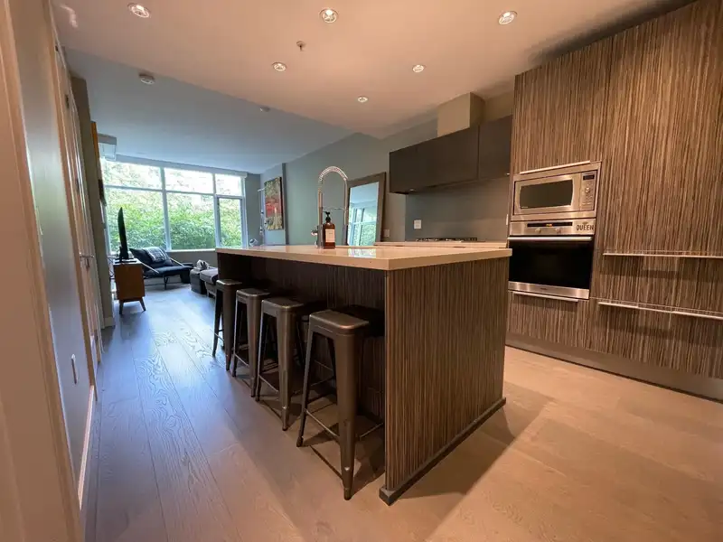 210 181 W 1ST AVENUE - photo 1 of 31