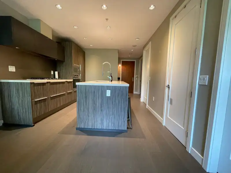 210 181 W 1ST AVENUE - photo 2 of 31
