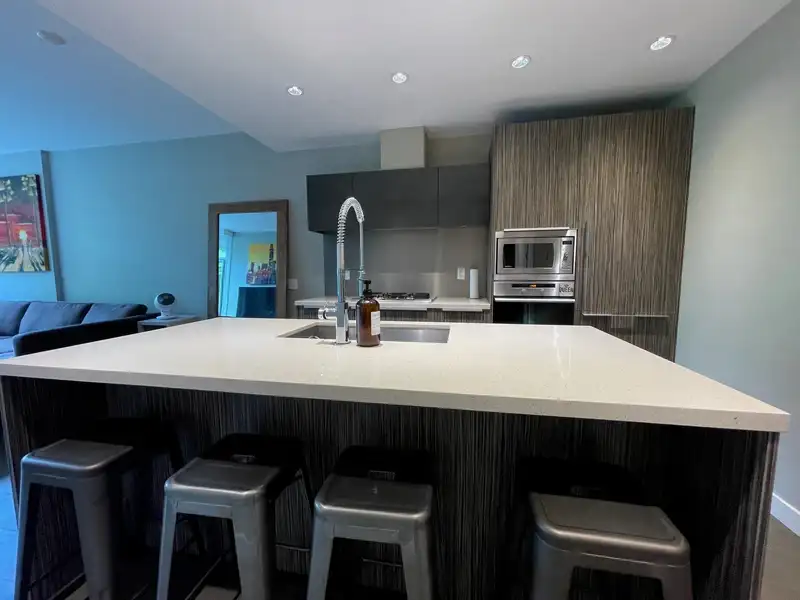 210 181 W 1ST AVENUE - photo 3 of 31