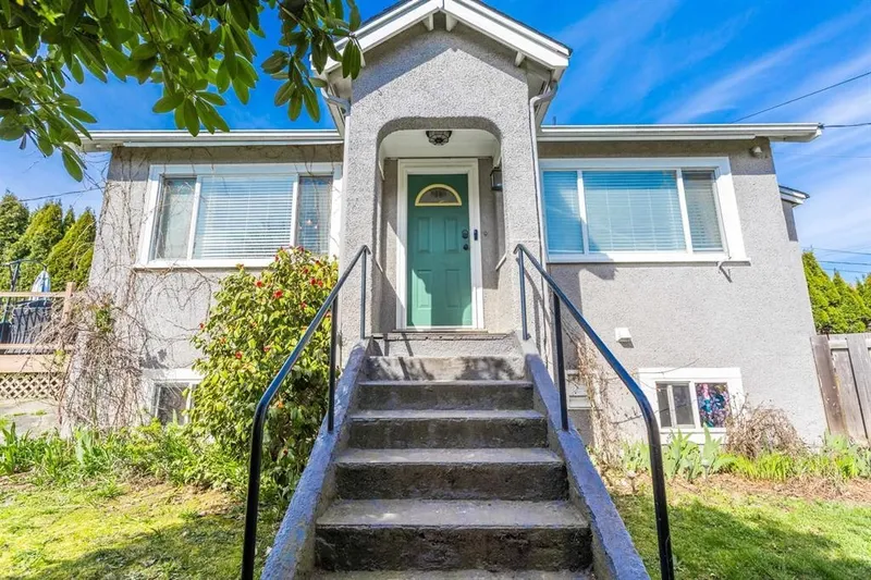 33479 5 AVENUE - photo 2 of 25