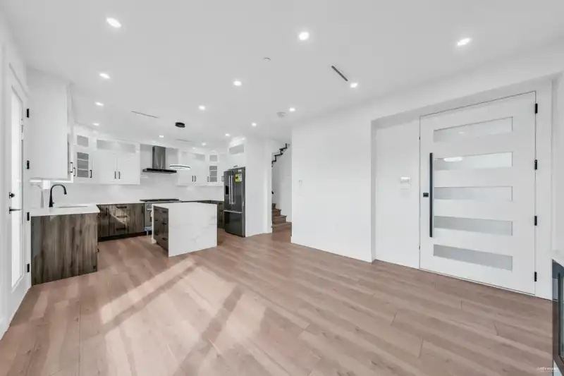 2 3344 ADANAC STREET - photo 1 of 28