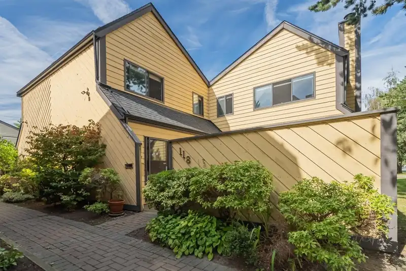 118 5421 10 AVENUE - photo 1 of 35