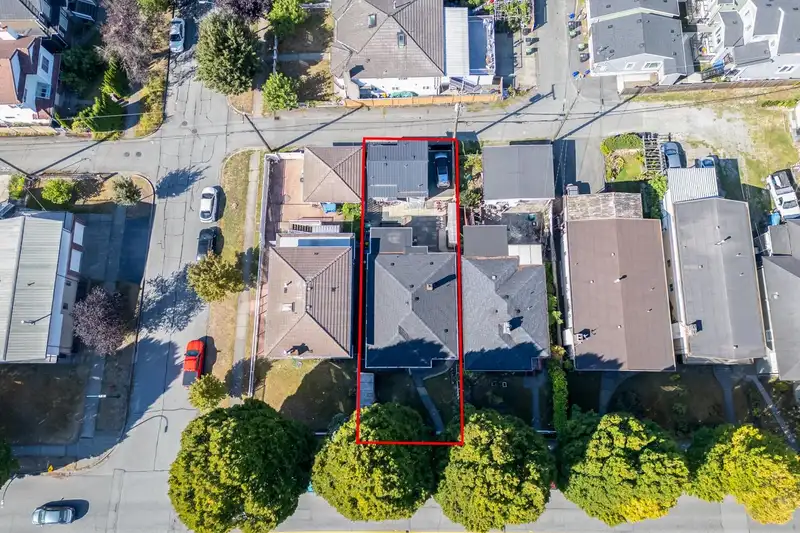 1315 E 33RD AVENUE - photo 2 of 37