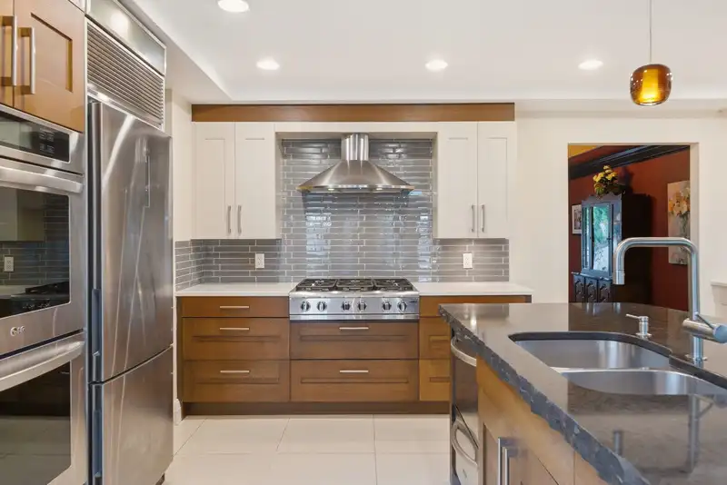 80 COURTNEY CRESCENT - photo 4 of 40