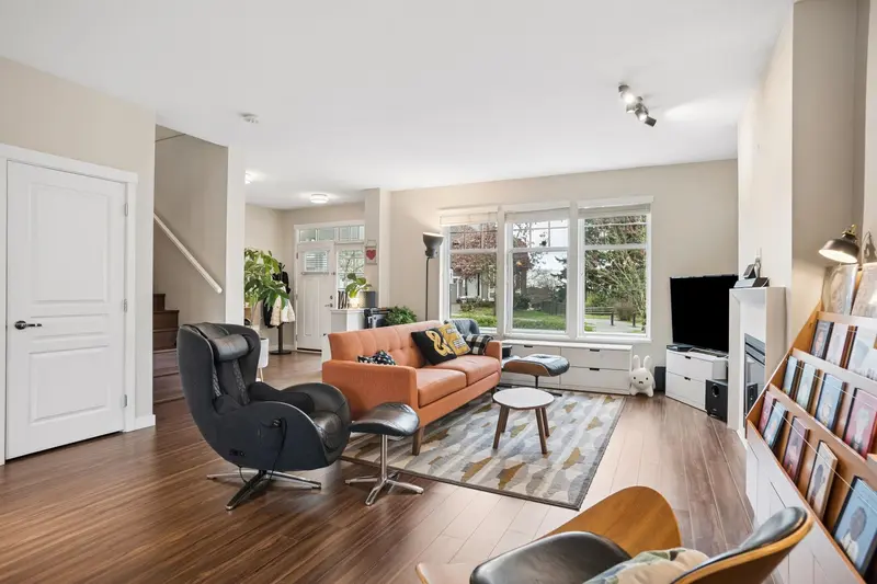 75 10500 DELSOM CRESCENT - photo 3 of 25