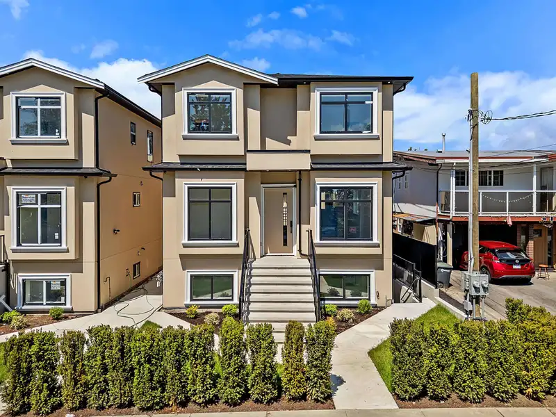2 6885 AUBREY STREET - photo 1 of 29