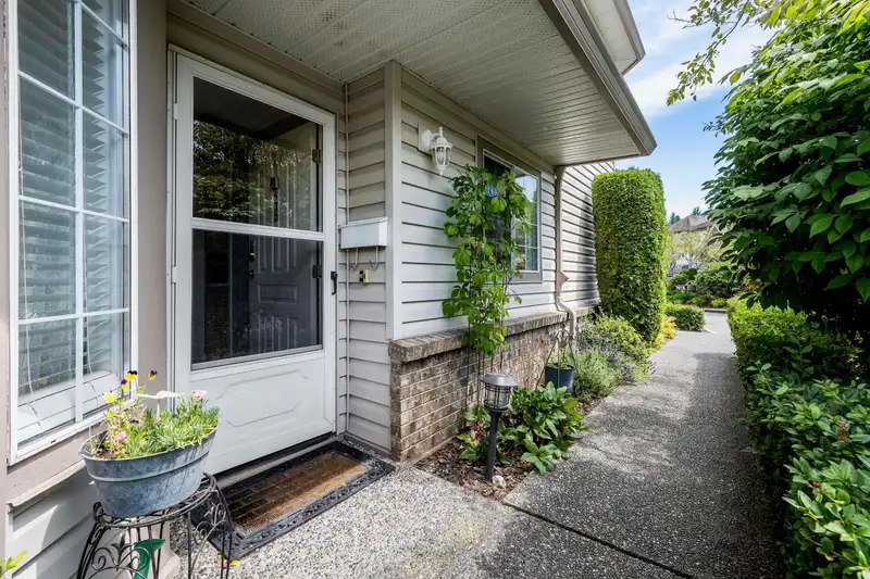 29 3110 TRAFALGAR STREET - photo 2 of 31