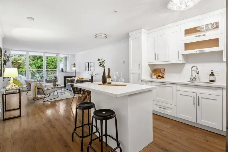 210 5629 DUNBAR STREET - photo 1 of 25