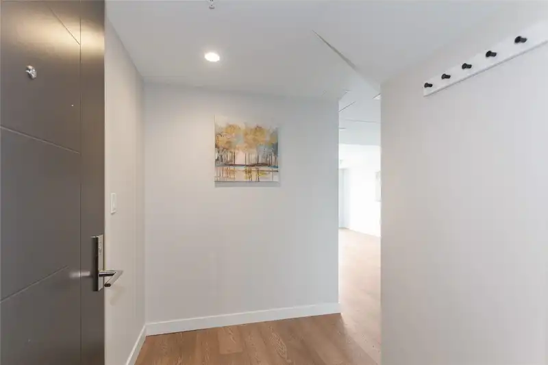 403 528 W KING EDWARD AVENUE - photo 2 of 21